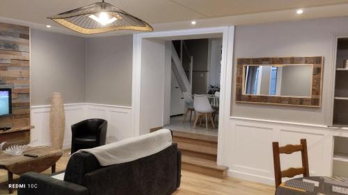 Saint-Porchaire House | Maison du Levant