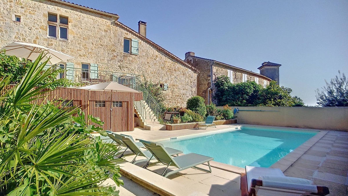 Maignaut-Tauzia House | Maison du Porche 10 people, swimming pool, view of the Gers countryside, sunset