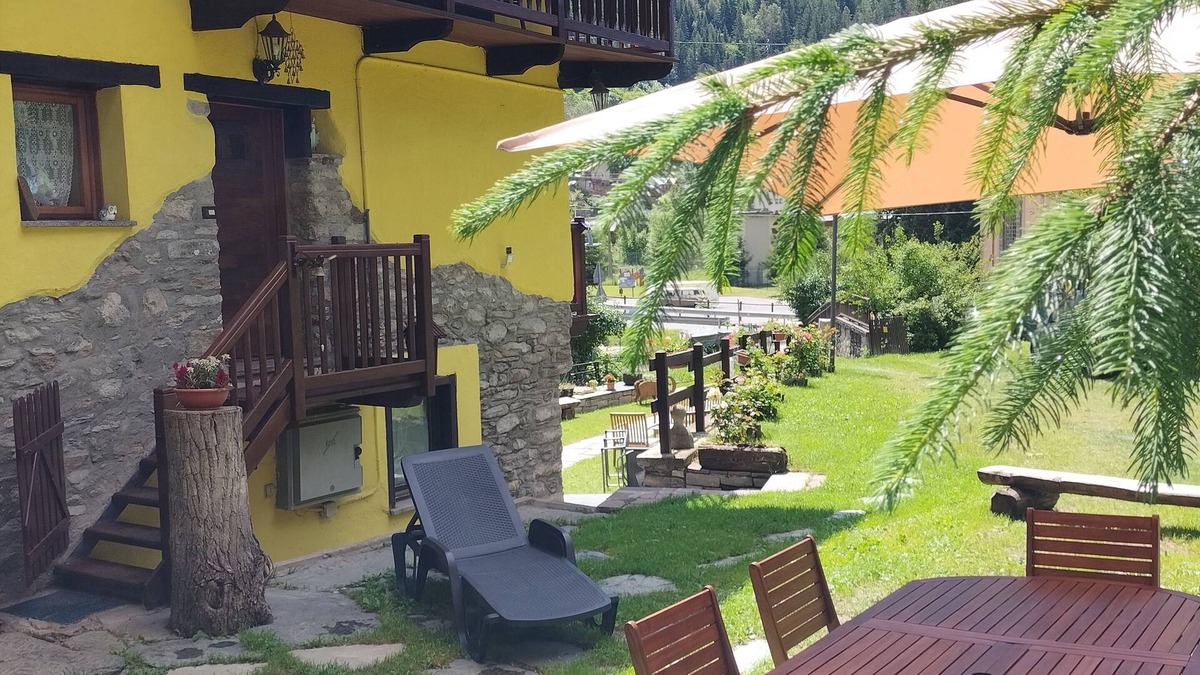 Maen Apartment | Maison du Soleil - a stone's throw from the sky, for those who love skiing and more