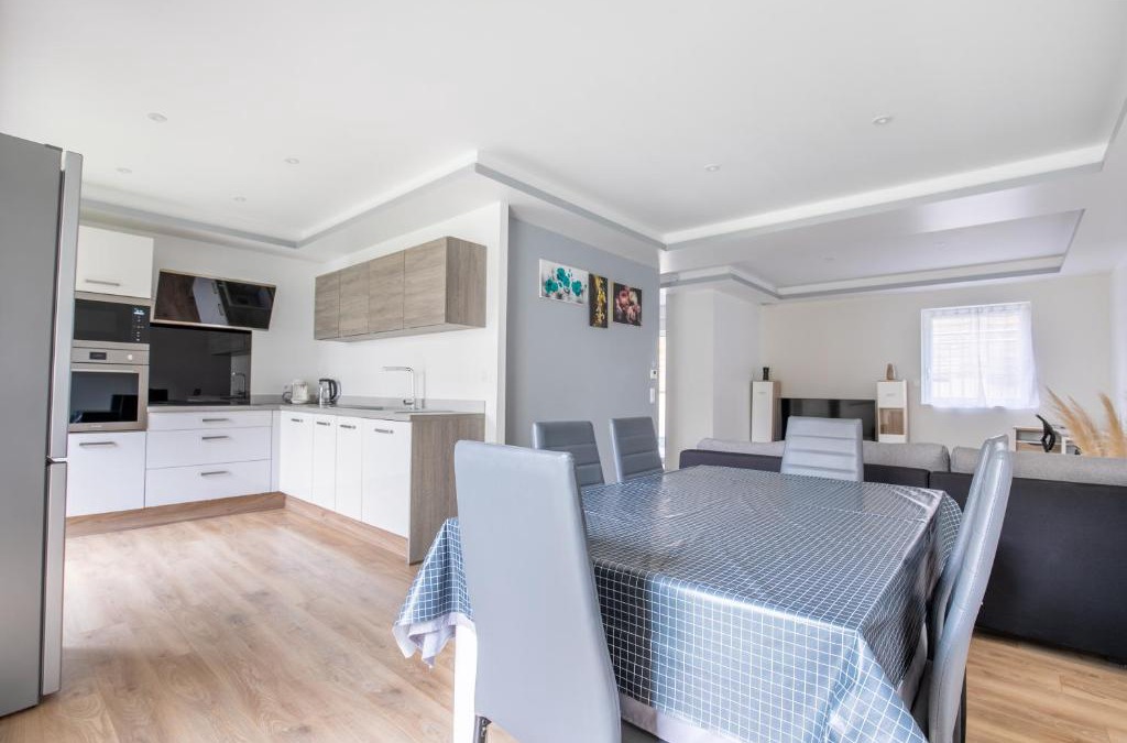 Floirac House | Maison duplex 3 chambres à 6km de Bordeaux centre