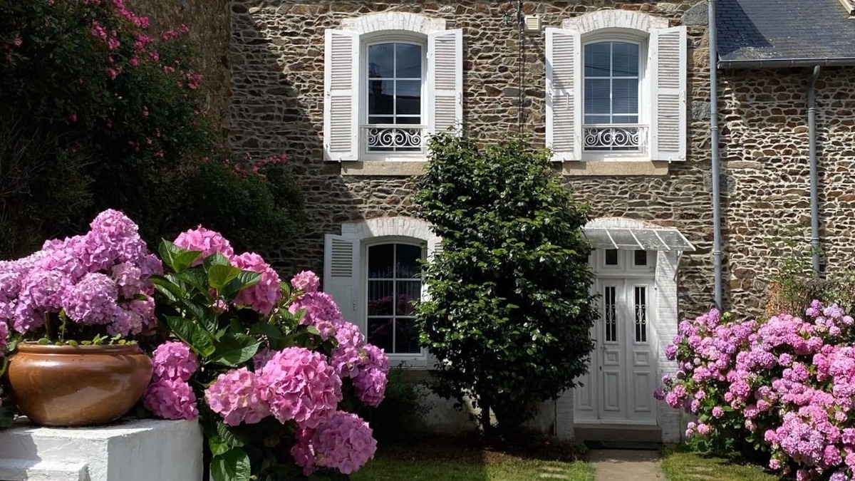 Etables-sur-Mer House | Maison en Pierre à Proximité du Bourg et de la mer