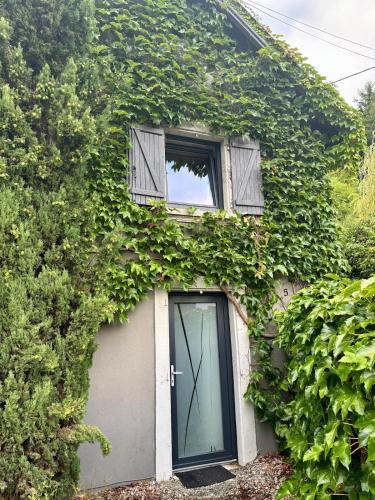 Rammersmatt House | Maison en lisière de forêt, montagne et vignobles