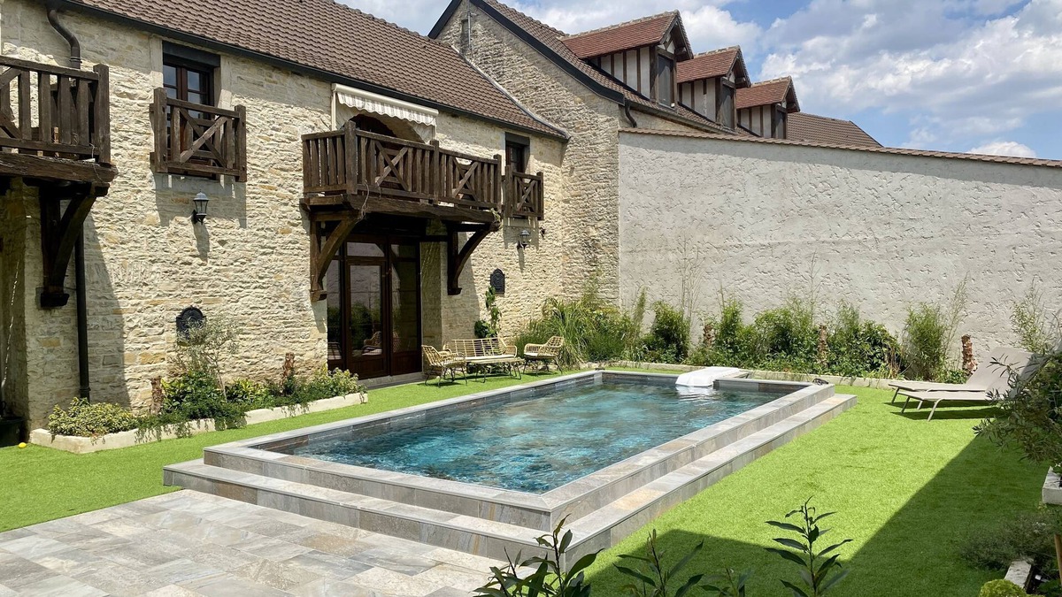 Corcelles-les-Monts House | Maison en Pierre Dans un Cadre Idyllique - Piscine - 30 Couchages