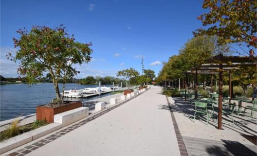 Seurre Apartment | Maison en pierre, calme, cour privée, bord de Saône