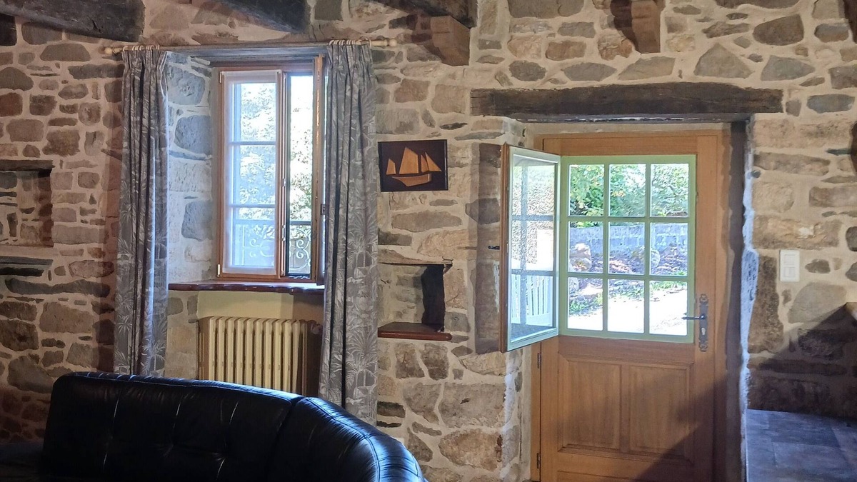 Le Faou House | Maison en Pierres au Faou, Centre Bourg et ses Services Accessibles à Pied