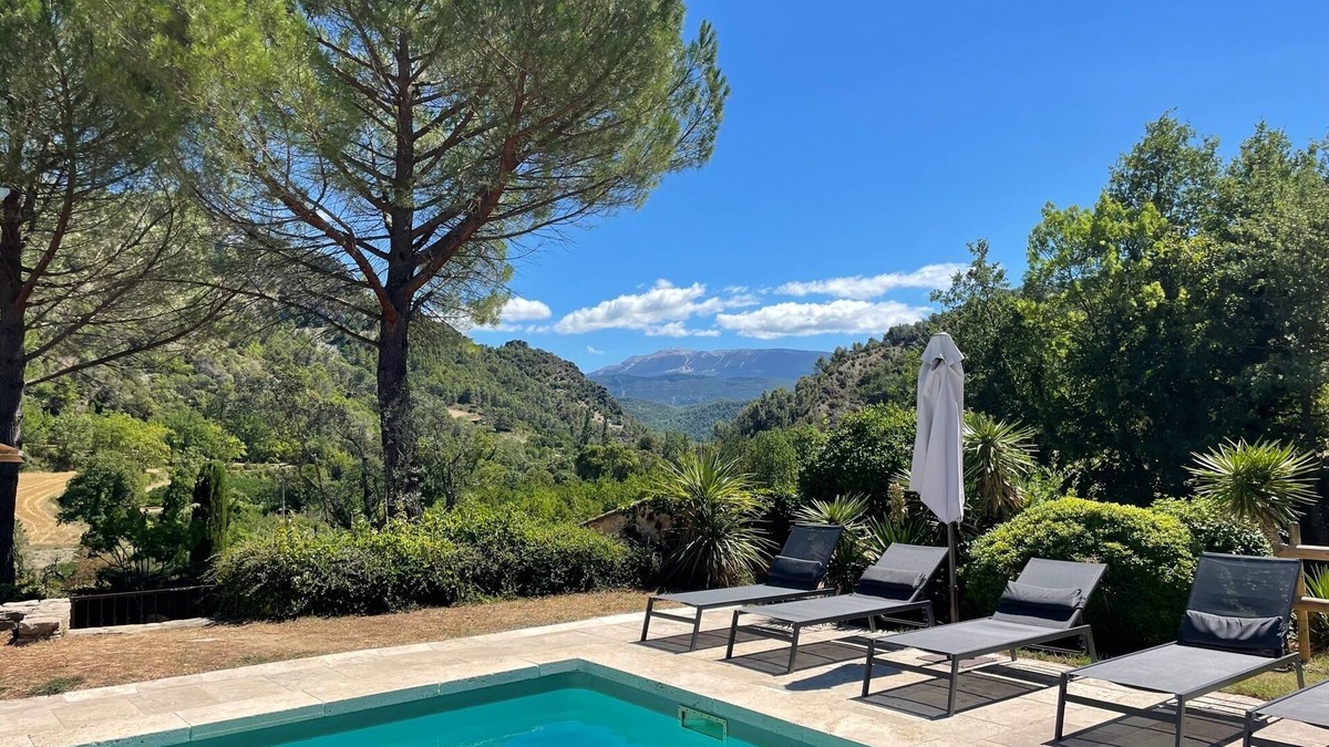 Benivay-Ollon House | Maison en Pierres Avec vue sur le Ventoux et Piscine Privée