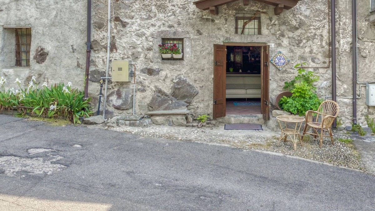 Capo di Ponte Apartment | Maison Enchantée