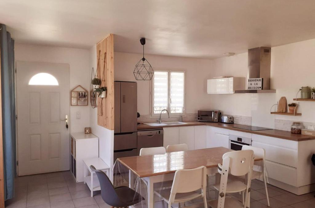 Mallemoisson House | Maison ensoleillée de plain-pied ouvert sur un jardin clôturé