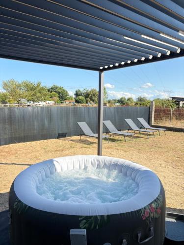 Ambares-et-Lagrave House | Maison entiere jacuzzi reception ouverte 7 7j et 24 24h