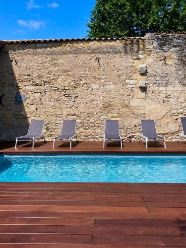 Saint-Ciers-sur-Gironde House | Maison et table d'hôtes Le Camélia Blanc