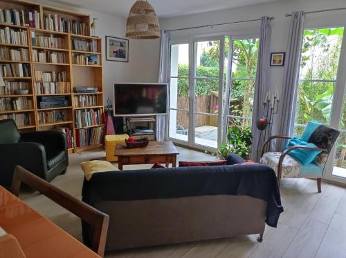 Rosny-sous-Bois House | Maison et jardin entre Paris et Disney. Idéal JO
