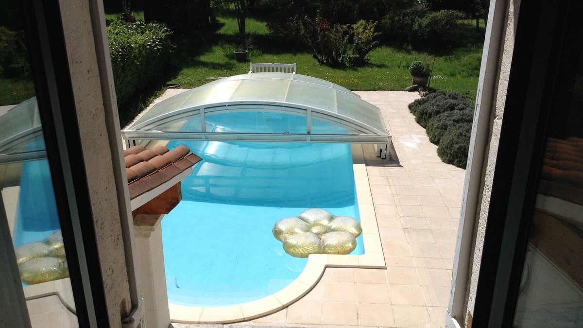 Eyliac House | Maison familiale de campagne au bord d'une rivière avec piscine
