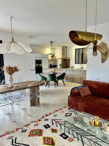 Saint-Martin-de-Hinx Villa | Maison familiale neuve avec piscine.
