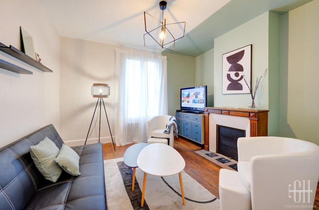 Saint-Cyr-sur-Loire House | Maison familiale bords de Loire avec jardin et 3 Chambres