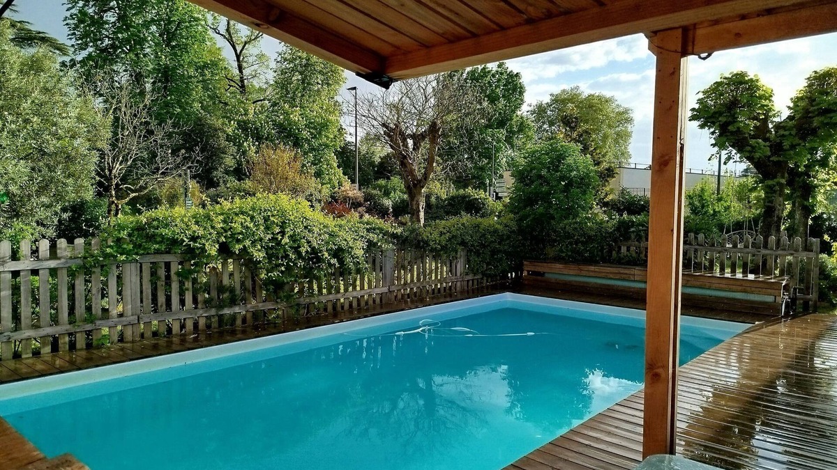 Blanquefort House | Maison Familiale Climatisee, Piscine Chauffée Sécurisée aux Portes de Bordeaux