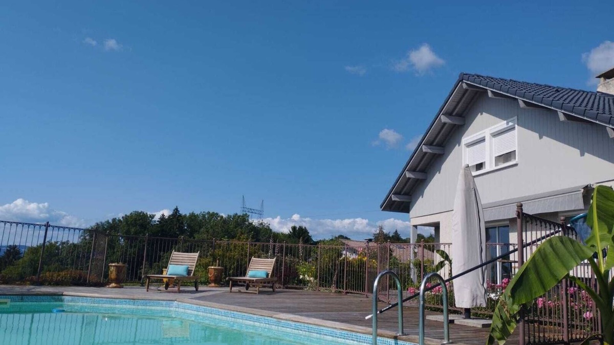 Seynod House | Maison Familiale en Haute-savoie Avec Piscine et Petits Équipements de Fitness