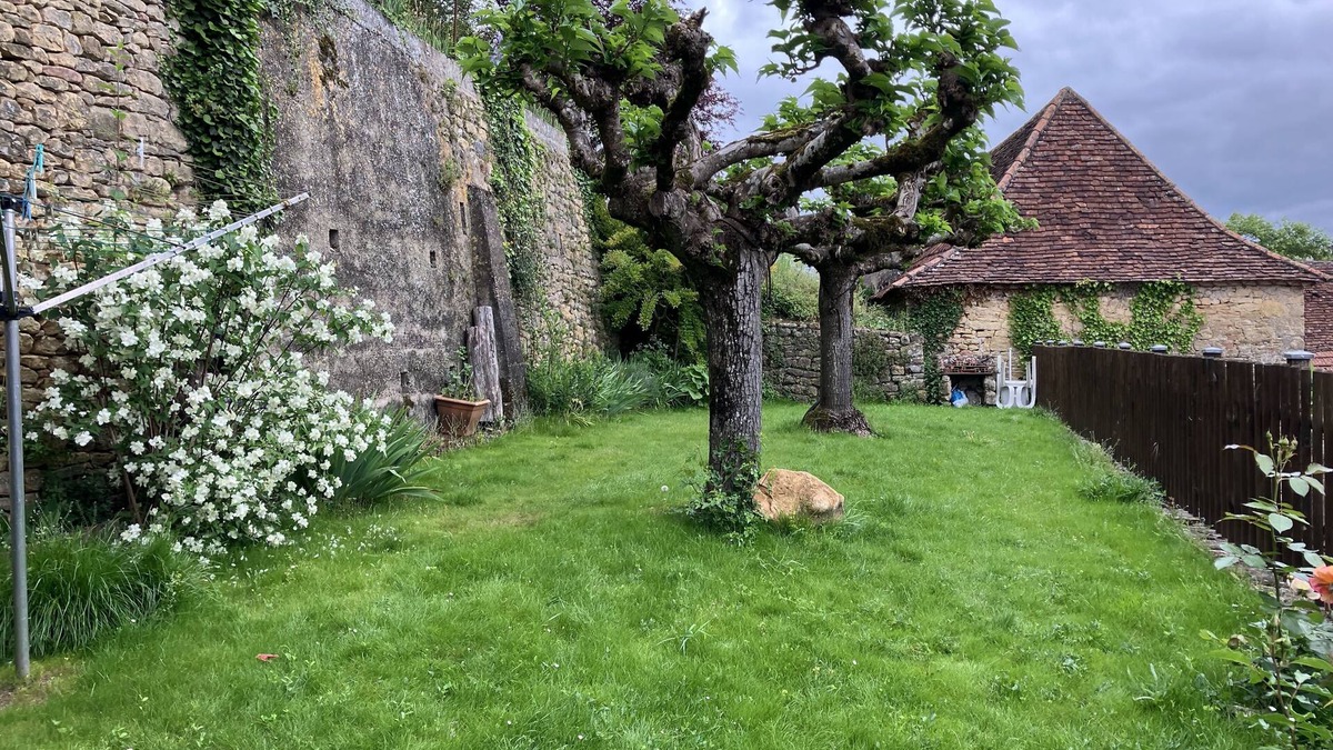 Limeuil House | Maison familiale périgourdine, Limeuil : dépendance, patio, jardin, vue Dordogne