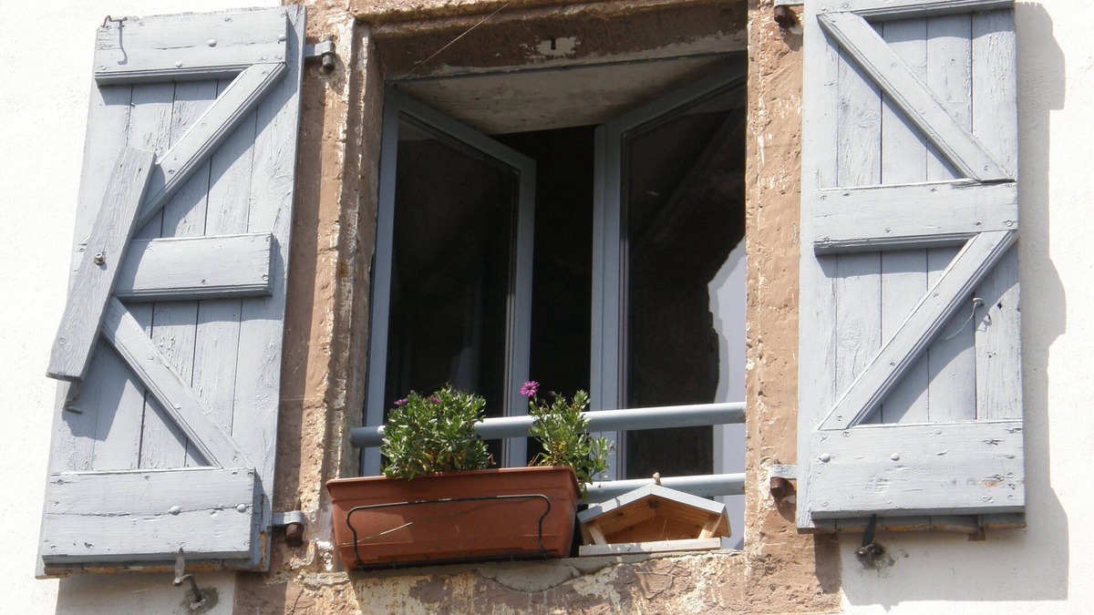 Aiguelèze House | Maison Felix is an idyllic 18th century cottage at the foot of Cordes sur Ciel