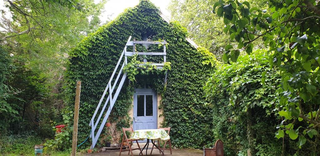 Scoury House | Maison Fleurie