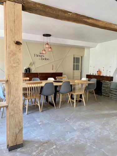 Damville House | Maison Fleurs de bobo