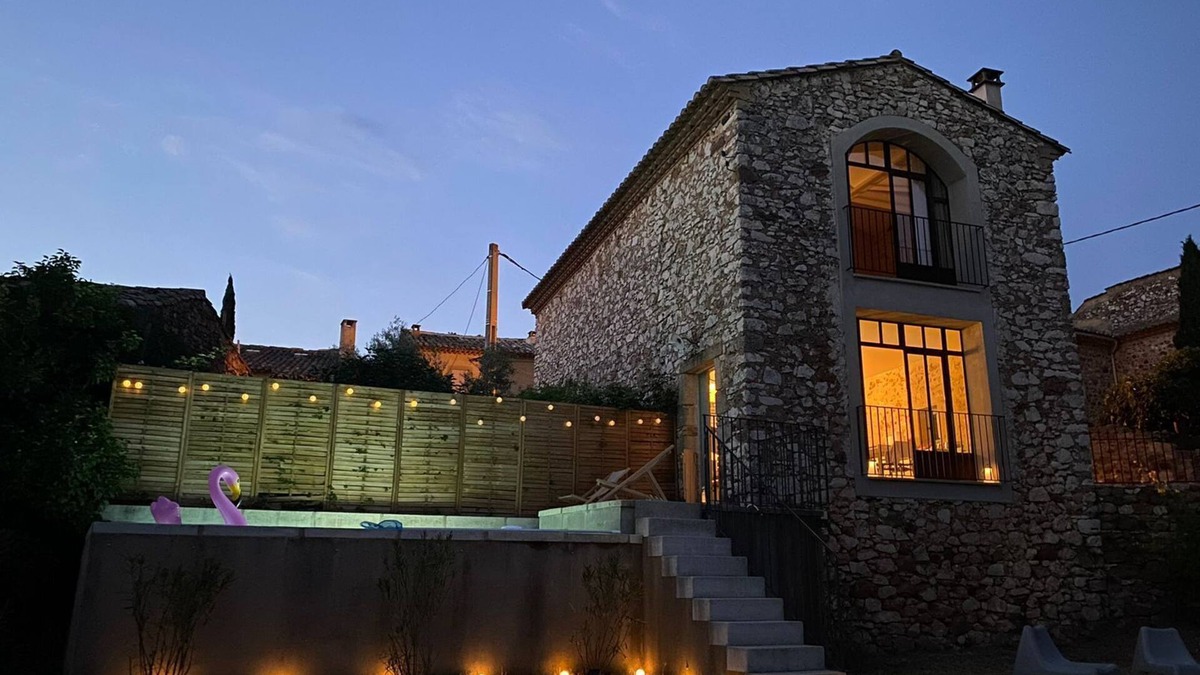 La Capelle-et-Masmolene House | Maison Entière en Pierre Avec Piscine au Cœur D'un Village Typique