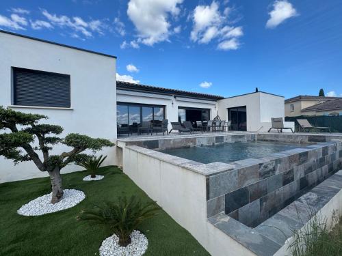 Saint-Hilaire-de-Brethmas Villa | Maison Moderne piscine chauffée