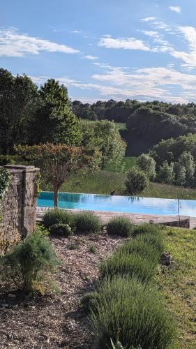 Saint-Sulpice-de-Roumagnac Bed & Breakfast | Maison Nathis