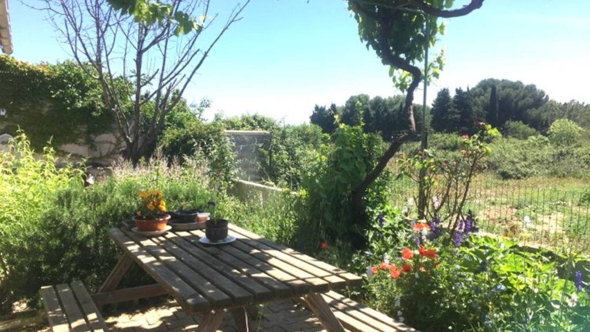 Villeneuve-les-Maguelone House | maison de vacances familiale avec vue du jardin magnifique sur soleil couchant