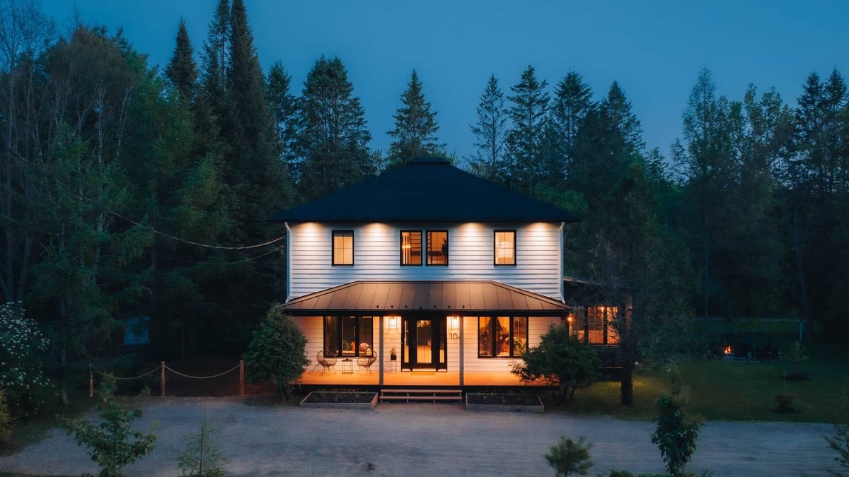 Huberdeau House | Maison Huberdeau – Design, River, Spa & Tremblant 18 min