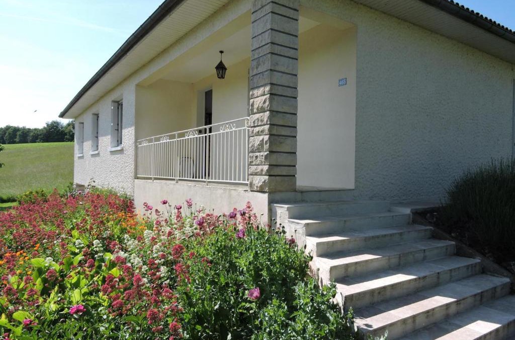 Agonac House | Maison Indépendante avec Grand Jardin, Cheminée, Wifi et Équipements de Loisirs à Agonac - FR-1-616-97