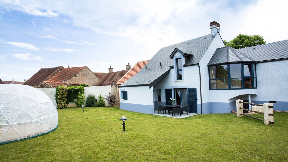 Bussieres (Yonne) House | MAISON INDIGO - 4 * residence - 7 km from the A6 motorway - exit AVALLON