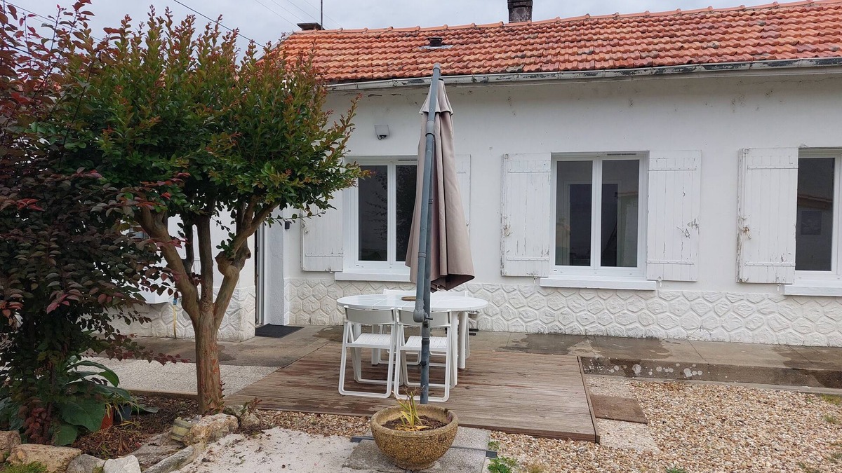 Montpon-Menesterol House | Maison Individuelle en Centre Ville Avec Jardin Clos et Parking Privé