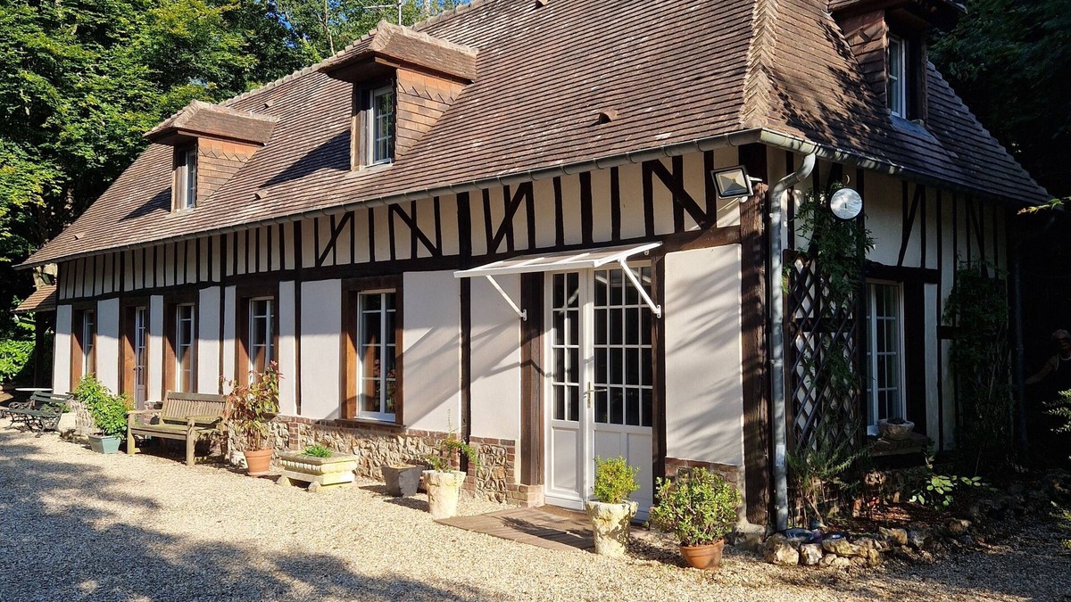 Bernay House | Maison Individuelle au Bord de la Rivière