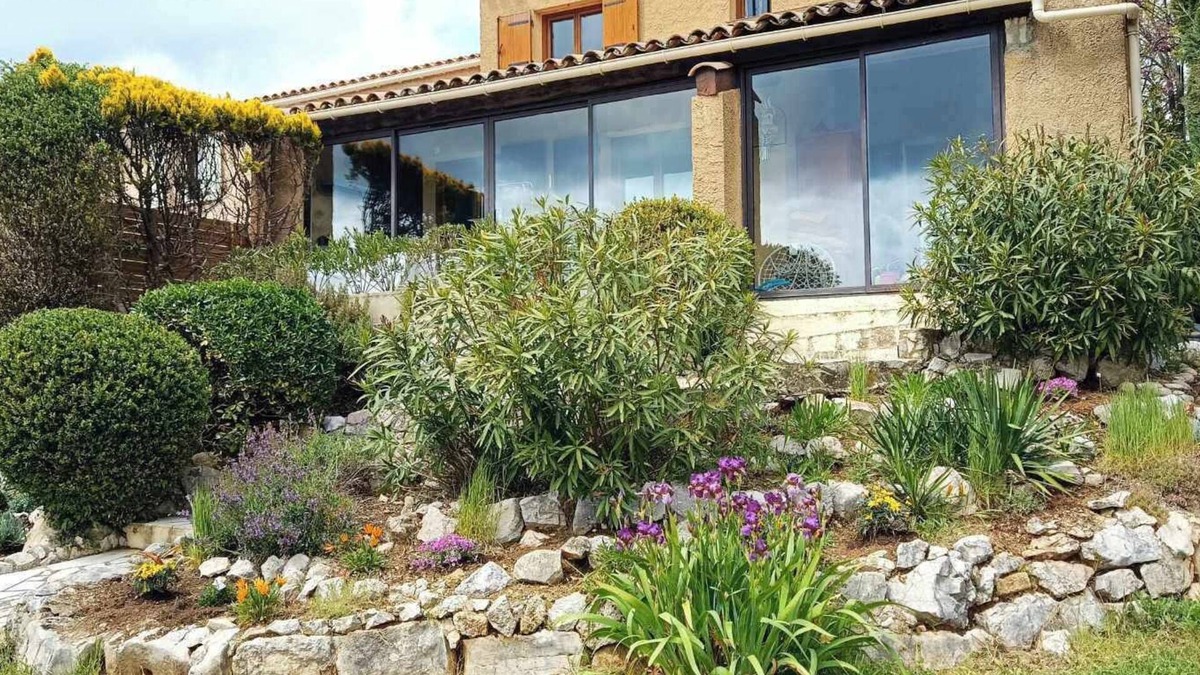 Ampus Villa | Maison Individuelle Avec Grand Jardin Dans Joli Village de Caractère