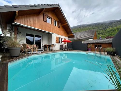 Monthion House | Maison individuelle avec piscine entourée de montagnes