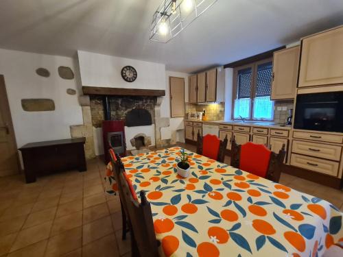 La Berthenoux House | Maison individuelle près de la Châtre, jardin privé, jacuzzi - FR-1-591-629