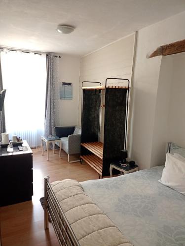 Le Dorat Bed & Breakfast | Maison Lapeyriere
