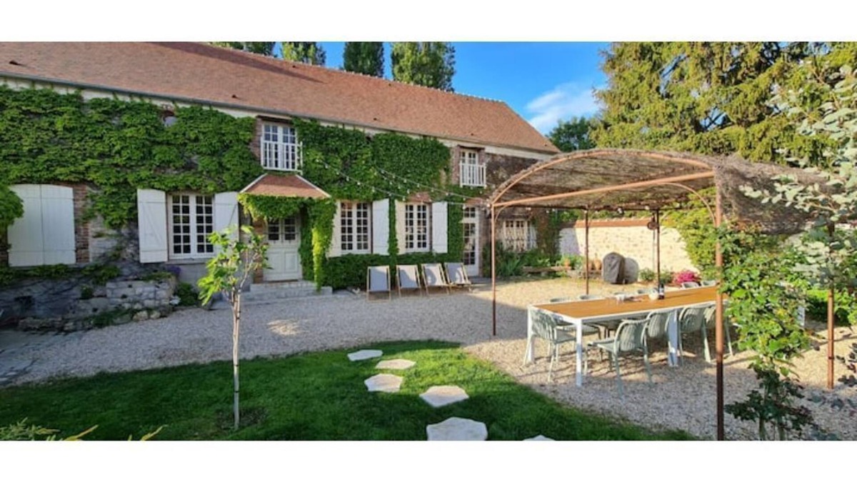 Ville-Saint-Jacques House | Maison lou Cocotte