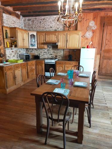 Saint-Benoit-du-Sault House | maison médiéval pour six personnes