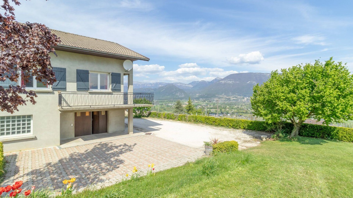 Apremont House | Maison Mado - Gîte au Coeur des Vignes Avec Panorama sur les Montagnes