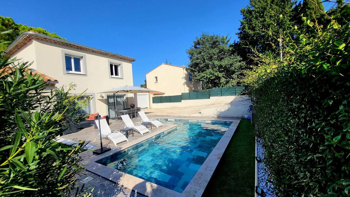 Monteux House | Maison Moderne Climatisée 8 Personnes Avec Piscine