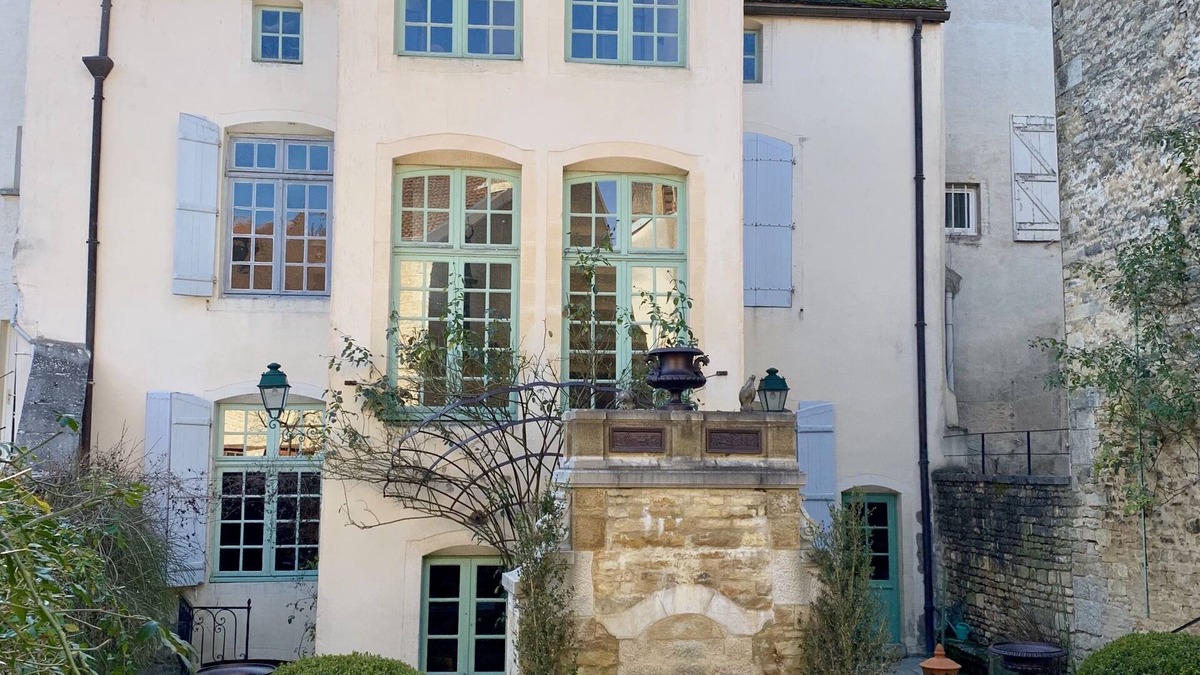 Champlitte House | Maison Monument Historique et son Jardin de Buis Taillés