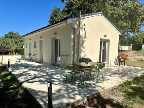 Figeac House | Maison neuve, cadre apaisant,jacuzzi et piscine