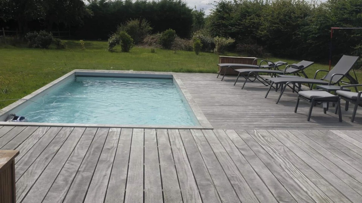 Saint-Pierre-de-Salerne House | Maison Normande Typique Neuve 4p Piscine Chauffée