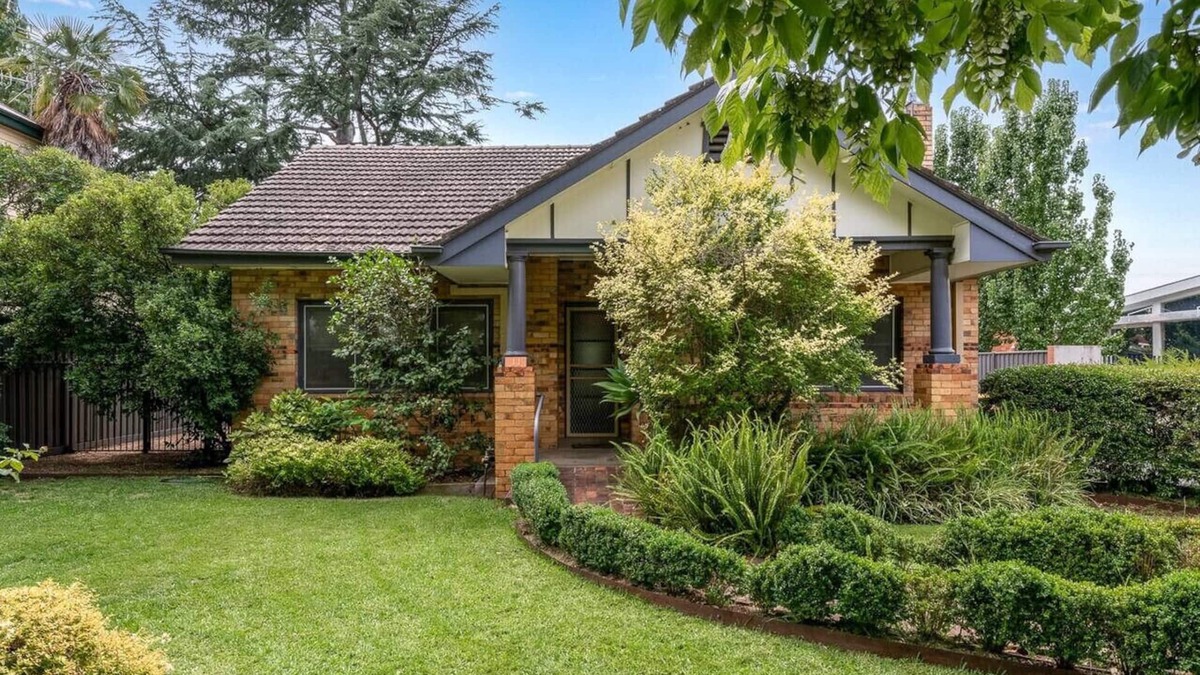 Benalla House | Maison on Mair Benalla