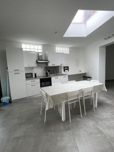 Fontaine-l'Eveque House | Maison Pétria