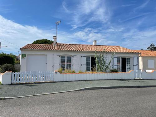 Saint-Hilaire-de-Riez House | Maison proche plage avec jardin, prêt vélos, internet et espace lingerie - FR-1-426-545