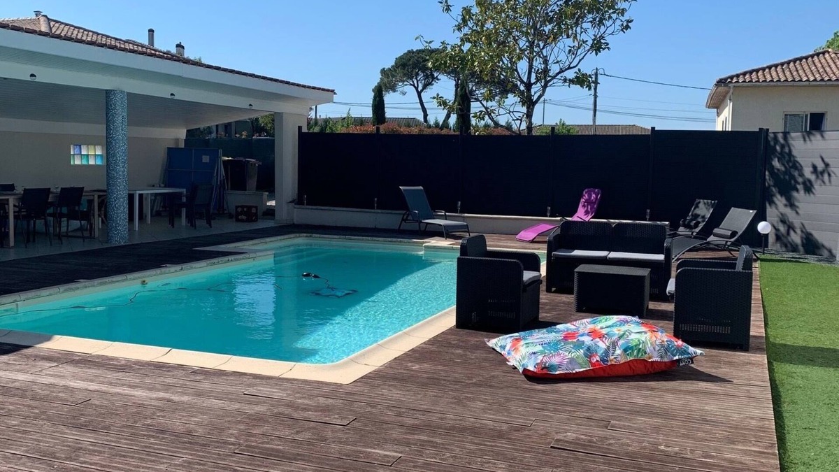 Bonnetan House | Maison Récente Avec Piscine