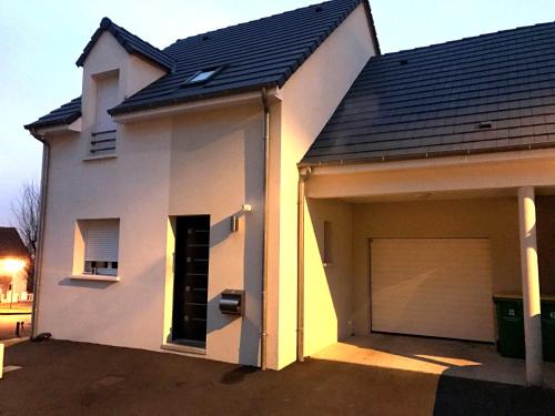 Heuze - Saint-Georges House | Maison récente calme 9 couchages 1 garage 2 billets offerts enceintes générales réservation de la semaine des 24h 09 au 16 juin 2024