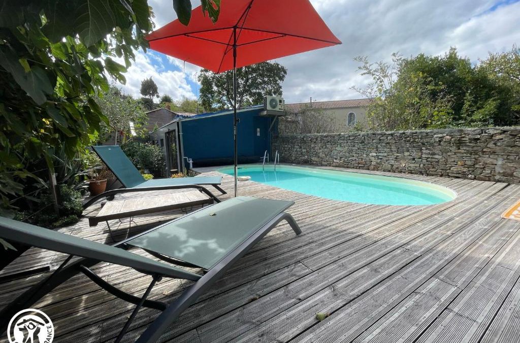 Mareuil-Sur-Lay-Dissais House | Maison rénovée avec jardin, piscine chauffée et wifi à Mareuil-sur-Lay - FR-1-426-537